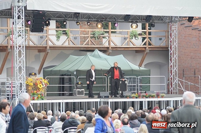 Zdjęcie w galerii na portalu naszraciborz.pl: Dobry repertuar i dobre miejsce - trzej tenorzy na Zamku Piastowskim wiadomości z regionu
