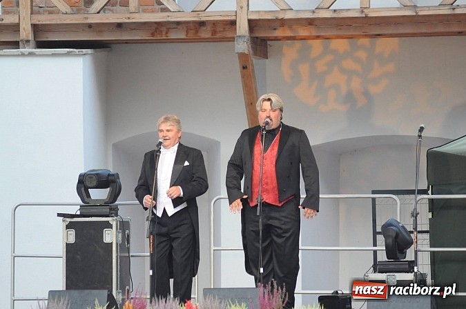 Zdjęcie w galerii na portalu naszraciborz.pl: Dobry repertuar i dobre miejsce - trzej tenorzy na Zamku Piastowskim wiadomości z regionu