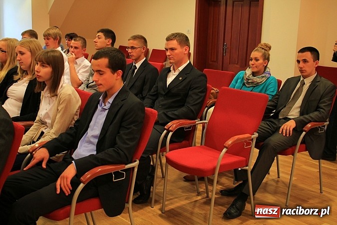 Zdjęcie w galerii na portalu naszraciborz.pl: Najzdolniejsi uczniowie zostali nagrodzeni wiadomości z regionu