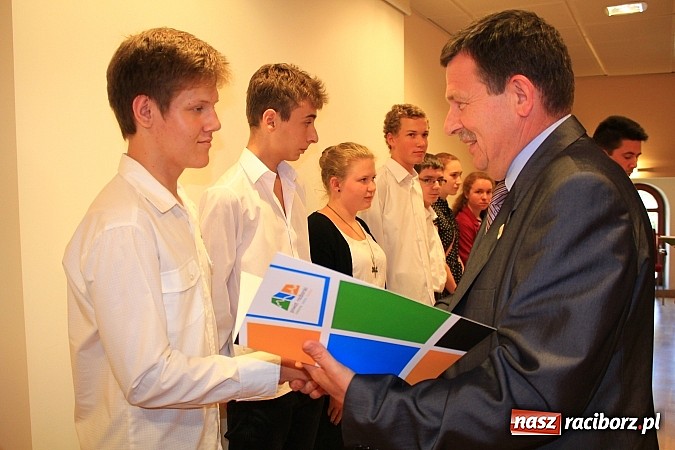 Zdjęcie w galerii na portalu naszraciborz.pl: Najzdolniejsi uczniowie zostali nagrodzeni wiadomości z regionu