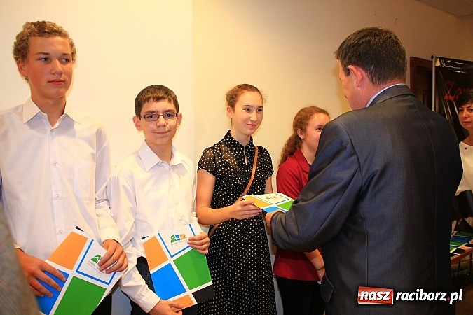 Zdjęcie w galerii na portalu naszraciborz.pl: Najzdolniejsi uczniowie zostali nagrodzeni wiadomości z regionu