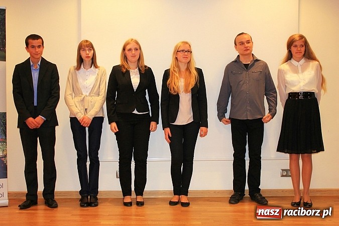 Zdjęcie w galerii na portalu naszraciborz.pl: Najzdolniejsi uczniowie zostali nagrodzeni wiadomości z regionu
