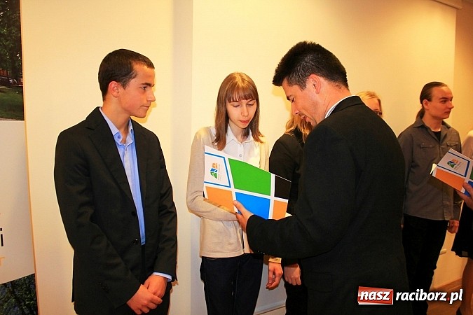 Zdjęcie w galerii na portalu naszraciborz.pl: Najzdolniejsi uczniowie zostali nagrodzeni wiadomości z regionu