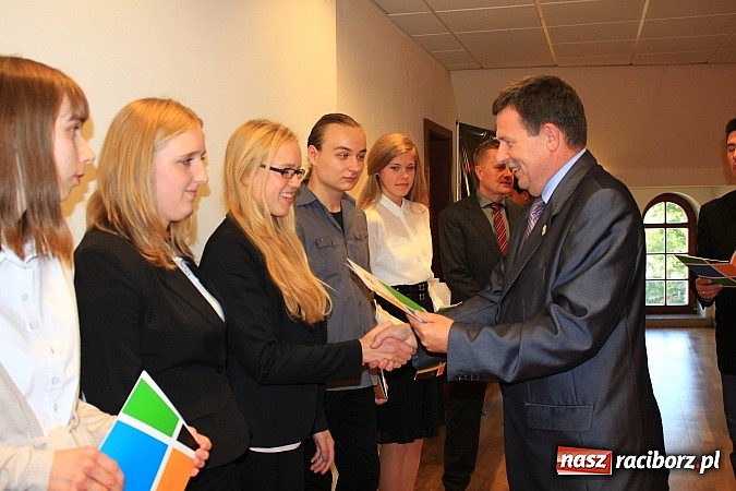 Zdjęcie w galerii na portalu naszraciborz.pl: Najzdolniejsi uczniowie zostali nagrodzeni wiadomości z regionu