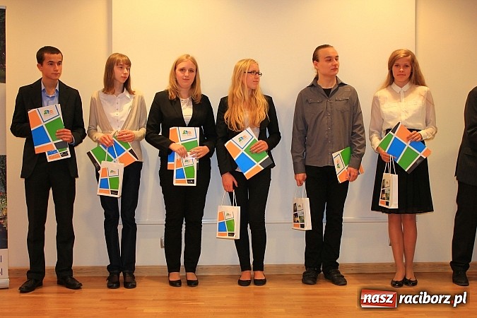 Zdjęcie w galerii na portalu naszraciborz.pl: Najzdolniejsi uczniowie zostali nagrodzeni wiadomości z regionu