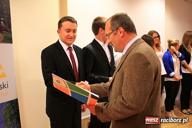 Zdjęcie w galerii na portalu naszraciborz.pl: Najzdolniejsi uczniowie zostali nagrodzeni wiadomości z regionu