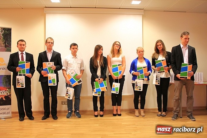 Zdjęcie w galerii na portalu naszraciborz.pl: Najzdolniejsi uczniowie zostali nagrodzeni wiadomości z regionu