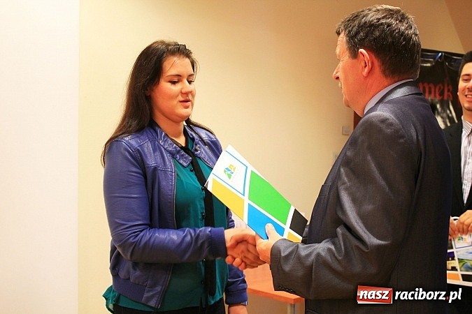 Zdjęcie w galerii na portalu naszraciborz.pl: Najzdolniejsi uczniowie zostali nagrodzeni wiadomości z regionu