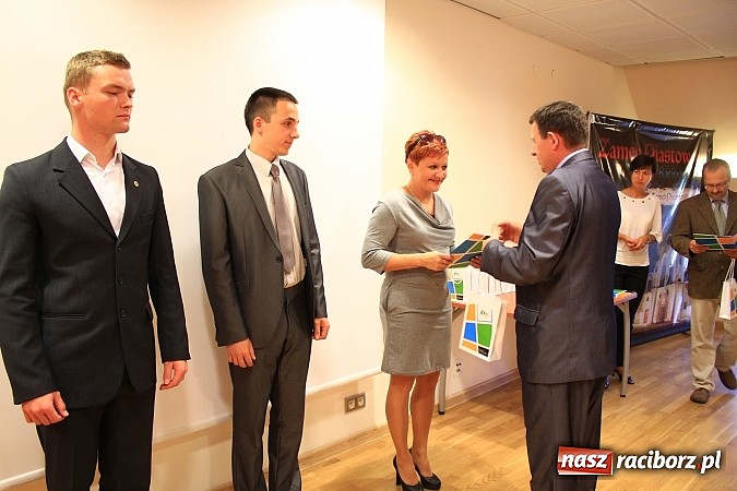 Zdjęcie w galerii na portalu naszraciborz.pl: Najzdolniejsi uczniowie zostali nagrodzeni wiadomości z regionu