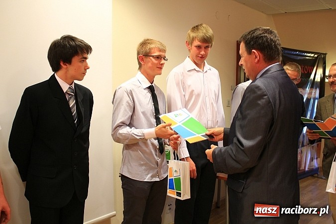 Zdjęcie w galerii na portalu naszraciborz.pl: Najzdolniejsi uczniowie zostali nagrodzeni wiadomości z regionu
