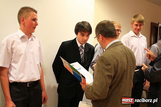 Zdjęcie w galerii na portalu naszraciborz.pl: Najzdolniejsi uczniowie zostali nagrodzeni wiadomości z regionu