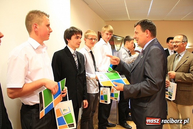 Zdjęcie w galerii na portalu naszraciborz.pl: Najzdolniejsi uczniowie zostali nagrodzeni wiadomości z regionu