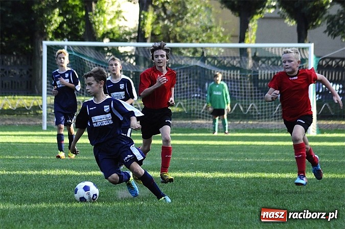 Zdjęcie w galerii na portalu naszraciborz.pl: Sensacja przy Wyszyńskiego. Kapitan zapewnił komplet Płoni wiadomości z regionu