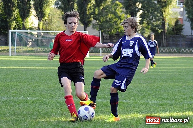 Zdjęcie w galerii na portalu naszraciborz.pl: Sensacja przy Wyszyńskiego. Kapitan zapewnił komplet Płoni wiadomości z regionu