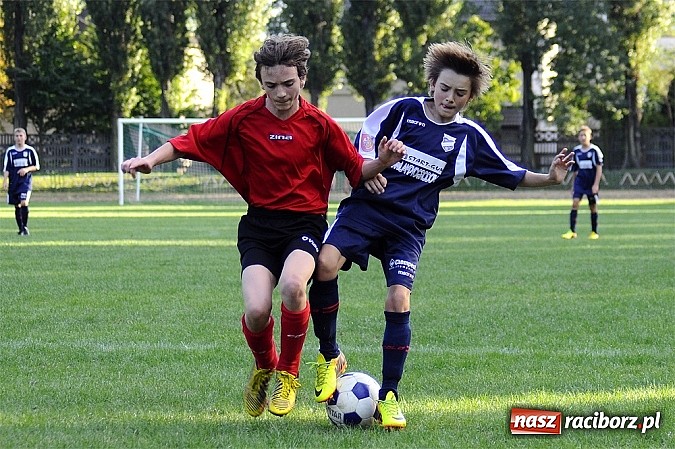 Zdjęcie w galerii na portalu naszraciborz.pl: Sensacja przy Wyszyńskiego. Kapitan zapewnił komplet Płoni wiadomości z regionu