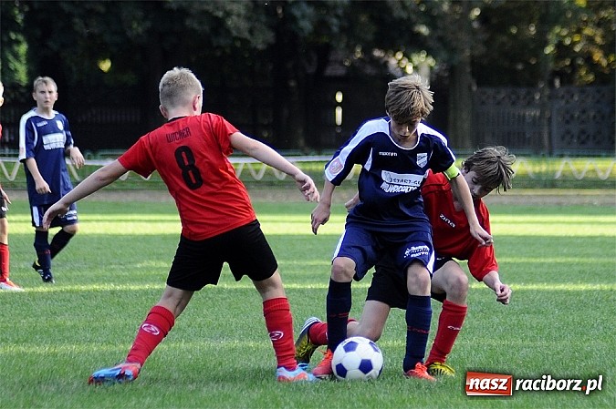 Zdjęcie w galerii na portalu naszraciborz.pl: Sensacja przy Wyszyńskiego. Kapitan zapewnił komplet Płoni wiadomości z regionu