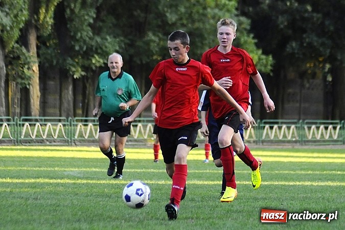 Zdjęcie w galerii na portalu naszraciborz.pl: Sensacja przy Wyszyńskiego. Kapitan zapewnił komplet Płoni wiadomości z regionu