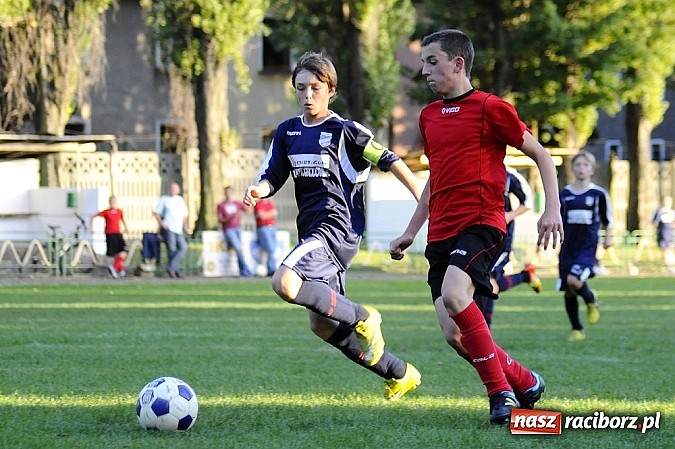 Zdjęcie w galerii na portalu naszraciborz.pl: Sensacja przy Wyszyńskiego. Kapitan zapewnił komplet Płoni wiadomości z regionu