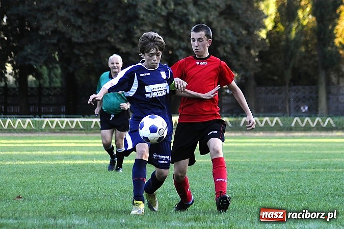 Zdjęcie w galerii na portalu naszraciborz.pl: Sensacja przy Wyszyńskiego. Kapitan zapewnił komplet Płoni wiadomości z regionu