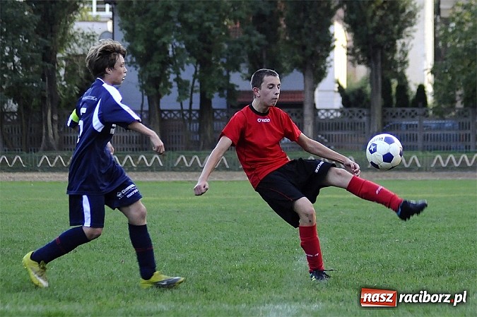 Zdjęcie w galerii na portalu naszraciborz.pl: Sensacja przy Wyszyńskiego. Kapitan zapewnił komplet Płoni wiadomości z regionu