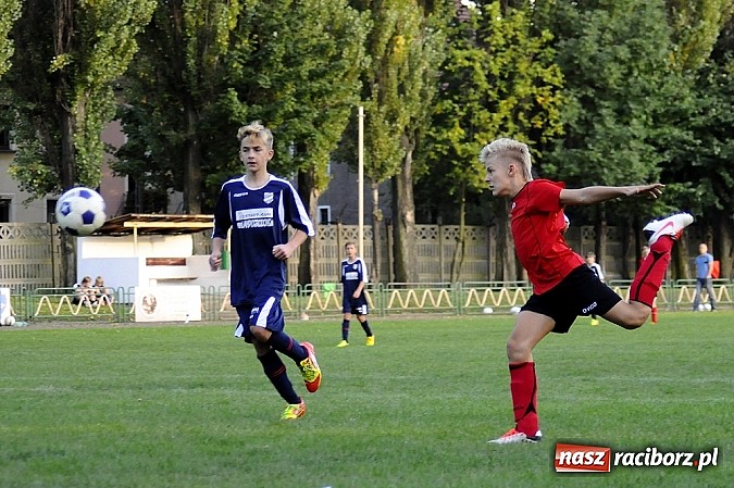 Zdjęcie w galerii na portalu naszraciborz.pl: Sensacja przy Wyszyńskiego. Kapitan zapewnił komplet Płoni wiadomości z regionu