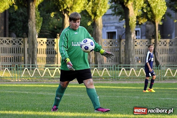 Zdjęcie w galerii na portalu naszraciborz.pl: Sensacja przy Wyszyńskiego. Kapitan zapewnił komplet Płoni wiadomości z regionu