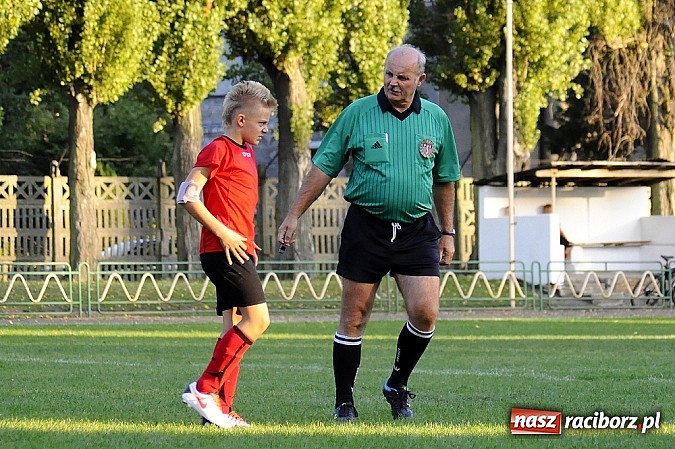Zdjęcie w galerii na portalu naszraciborz.pl: Sensacja przy Wyszyńskiego. Kapitan zapewnił komplet Płoni wiadomości z regionu