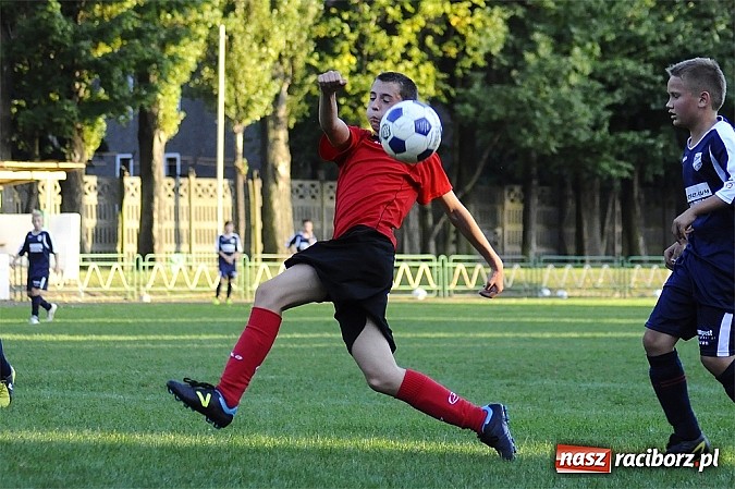 Zdjęcie w galerii na portalu naszraciborz.pl: Sensacja przy Wyszyńskiego. Kapitan zapewnił komplet Płoni wiadomości z regionu