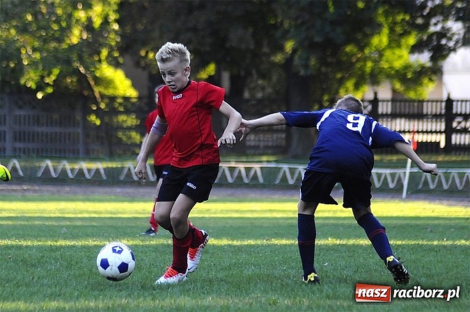 Zdjęcie w galerii na portalu naszraciborz.pl: Sensacja przy Wyszyńskiego. Kapitan zapewnił komplet Płoni wiadomości z regionu