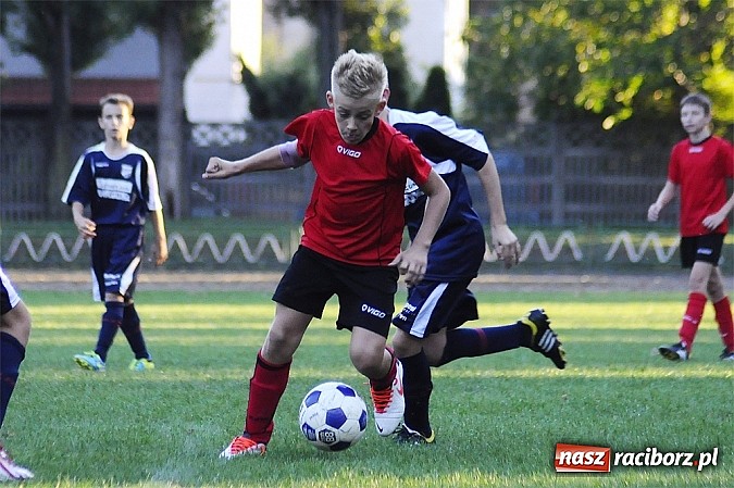 Zdjęcie w galerii na portalu naszraciborz.pl: Sensacja przy Wyszyńskiego. Kapitan zapewnił komplet Płoni wiadomości z regionu
