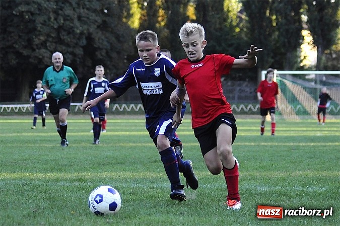 Zdjęcie w galerii na portalu naszraciborz.pl: Sensacja przy Wyszyńskiego. Kapitan zapewnił komplet Płoni wiadomości z regionu