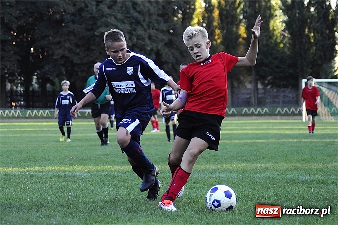 Zdjęcie w galerii na portalu naszraciborz.pl: Sensacja przy Wyszyńskiego. Kapitan zapewnił komplet Płoni wiadomości z regionu