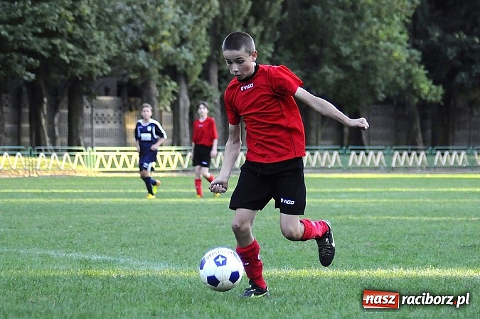 Zdjęcie w galerii na portalu naszraciborz.pl: Sensacja przy Wyszyńskiego. Kapitan zapewnił komplet Płoni wiadomości z regionu