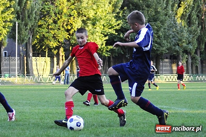 Zdjęcie w galerii na portalu naszraciborz.pl: Sensacja przy Wyszyńskiego. Kapitan zapewnił komplet Płoni wiadomości z regionu