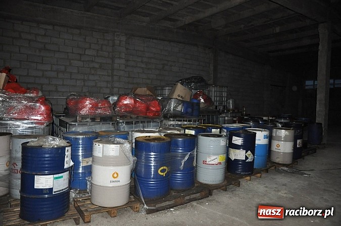Zdjęcie w galerii na portalu naszraciborz.pl: Bomba ekologiczna w Zabełkowie! Firma z Chybia zwiozła tu setki beczek z chemikaliami wiadomości z regionu