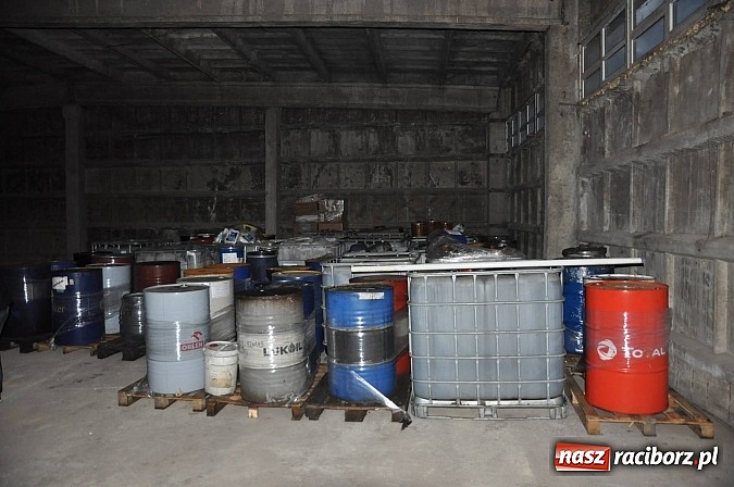 Zdjęcie w galerii na portalu naszraciborz.pl: Bomba ekologiczna w Zabełkowie! Firma z Chybia zwiozła tu setki beczek z chemikaliami wiadomości z regionu