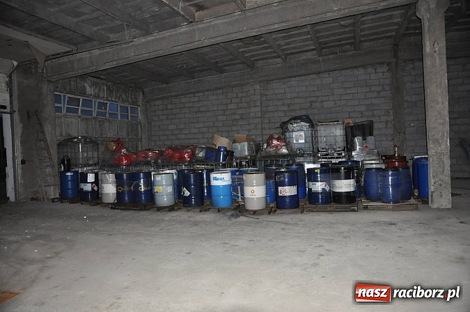 Zdjęcie w galerii na portalu naszraciborz.pl: Bomba ekologiczna w Zabełkowie! Firma z Chybia zwiozła tu setki beczek z chemikaliami wiadomości z regionu