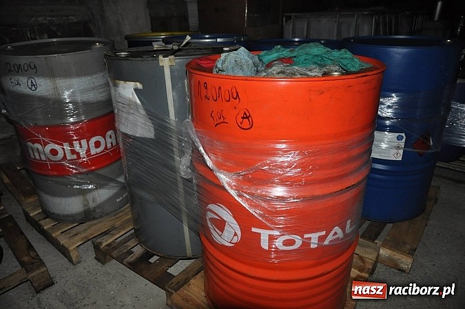 Zdjęcie w galerii na portalu naszraciborz.pl: Bomba ekologiczna w Zabełkowie! Firma z Chybia zwiozła tu setki beczek z chemikaliami wiadomości z regionu