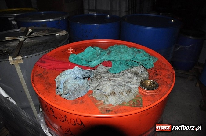 Zdjęcie w galerii na portalu naszraciborz.pl: Bomba ekologiczna w Zabełkowie! Firma z Chybia zwiozła tu setki beczek z chemikaliami wiadomości z regionu