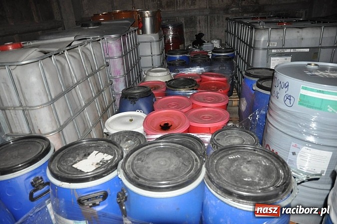 Zdjęcie w galerii na portalu naszraciborz.pl: Bomba ekologiczna w Zabełkowie! Firma z Chybia zwiozła tu setki beczek z chemikaliami wiadomości z regionu