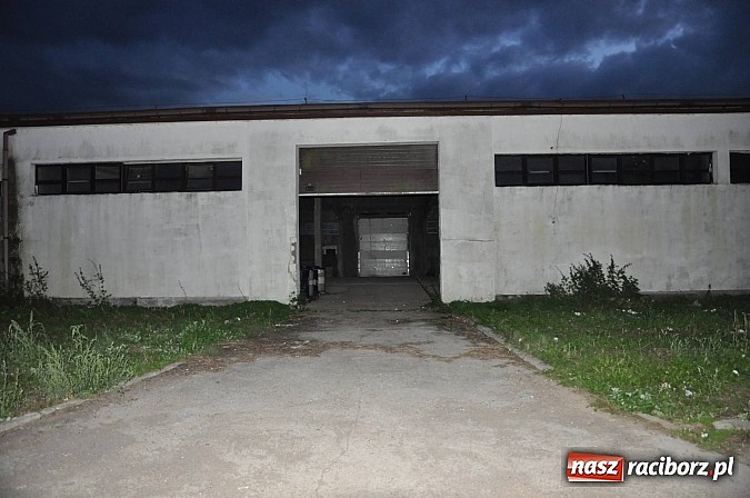 Zdjęcie w galerii na portalu naszraciborz.pl: Bomba ekologiczna w Zabełkowie! Firma z Chybia zwiozła tu setki beczek z chemikaliami wiadomości z regionu