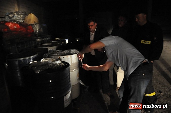 Zdjęcie w galerii na portalu naszraciborz.pl: Bomba ekologiczna w Zabełkowie! Firma z Chybia zwiozła tu setki beczek z chemikaliami wiadomości z regionu