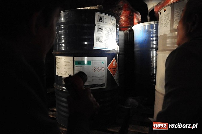 Zdjęcie w galerii na portalu naszraciborz.pl: Bomba ekologiczna w Zabełkowie! Firma z Chybia zwiozła tu setki beczek z chemikaliami wiadomości z regionu