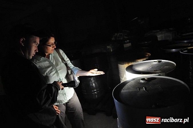 Zdjęcie w galerii na portalu naszraciborz.pl: Bomba ekologiczna w Zabełkowie! Firma z Chybia zwiozła tu setki beczek z chemikaliami wiadomości z regionu