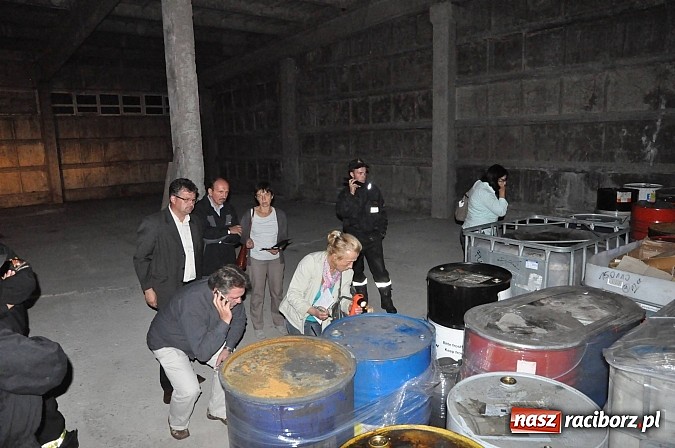 Zdjęcie w galerii na portalu naszraciborz.pl: Bomba ekologiczna w Zabełkowie! Firma z Chybia zwiozła tu setki beczek z chemikaliami wiadomości z regionu