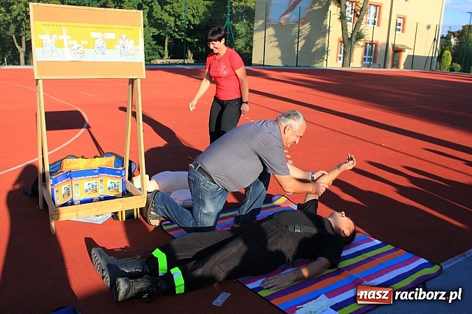 Zdjęcie w galerii na portalu naszraciborz.pl: Halo, czy mnie słyszysz? Pierwsza pomoc w Rzuchowie wiadomości z regionu