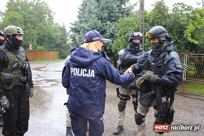 Zdjęcie w galerii na portalu naszraciborz.pl: Akcja antyterrorystów w Nieboczowach. Tu nie ma miejsca na pomyłki wiadomości z regionu