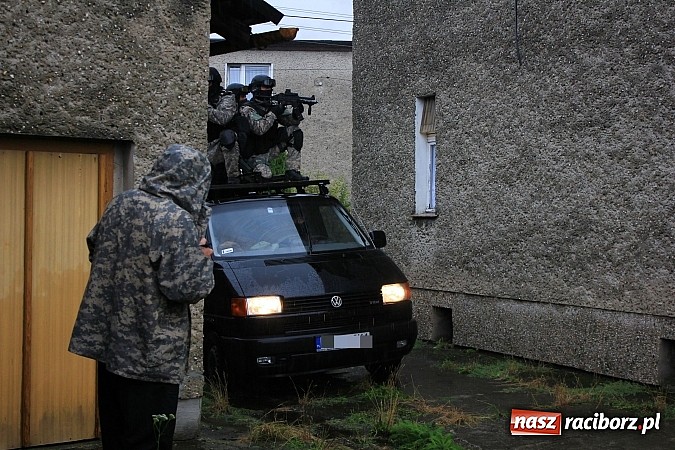 Zdjęcie w galerii na portalu naszraciborz.pl: Akcja antyterrorystów w Nieboczowach. Tu nie ma miejsca na pomyłki wiadomości z regionu