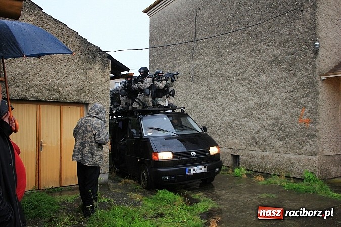 Zdjęcie w galerii na portalu naszraciborz.pl: Akcja antyterrorystów w Nieboczowach. Tu nie ma miejsca na pomyłki wiadomości z regionu