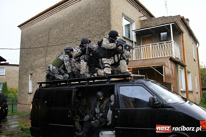 Zdjęcie w galerii na portalu naszraciborz.pl: Akcja antyterrorystów w Nieboczowach. Tu nie ma miejsca na pomyłki wiadomości z regionu